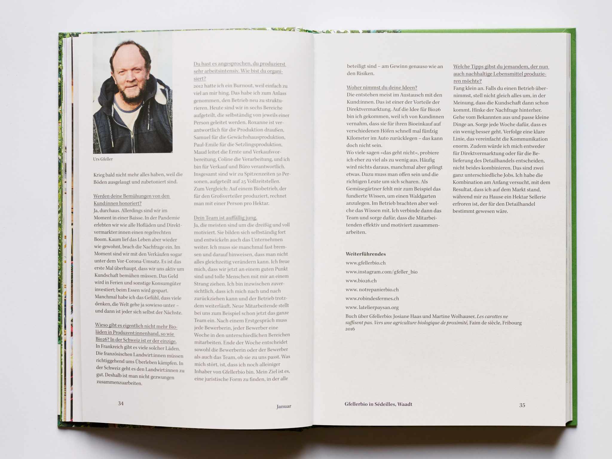 Produktfoto eines Reportage Buches. Produktfoto mit natürlichem Licht. Sanftes Licht bei Produktfotografie. Studioaufnahme eines Buches.